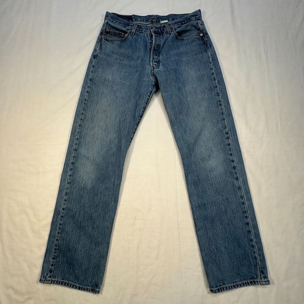 Levis 501 Jeans Men 34x34 Blue Denim Light Wash Straight Button Fly Retro Y2K